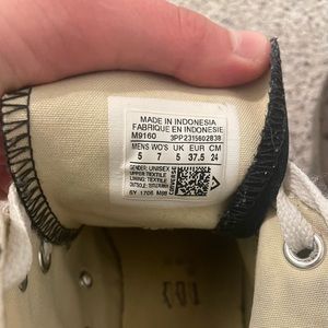 Converse size 7